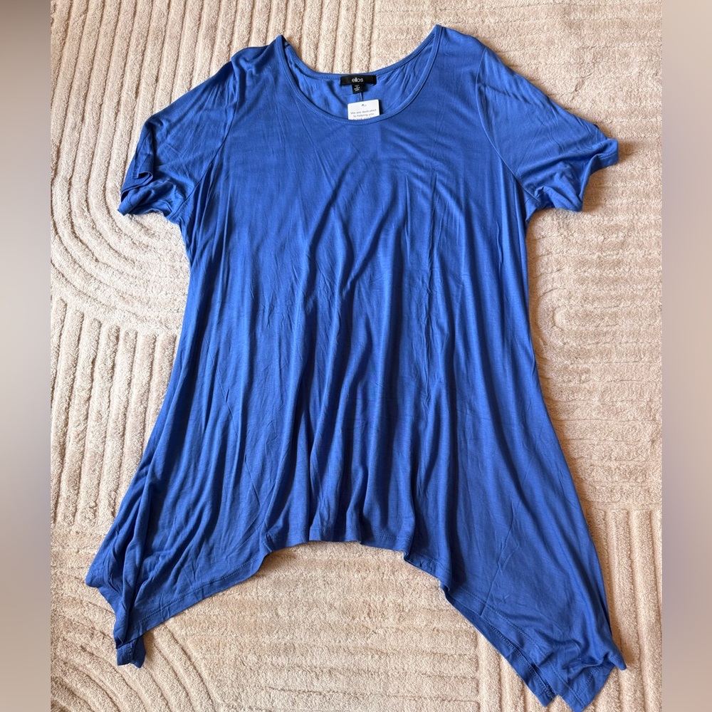 NWT ellos Short Sleeve Handkerchief Hem Tee